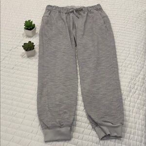 Lululemon On the Fly Jogger, size 6